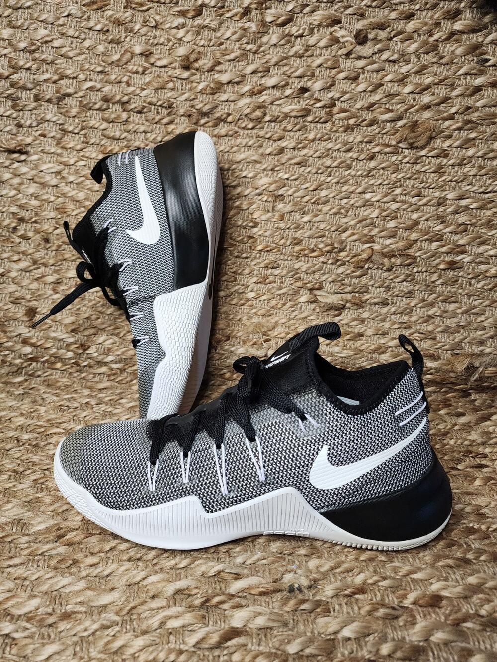 NEW! Nike Zoom Hypershift Basketball Shoes Men's Size 9.5 Gray Black Sneakers